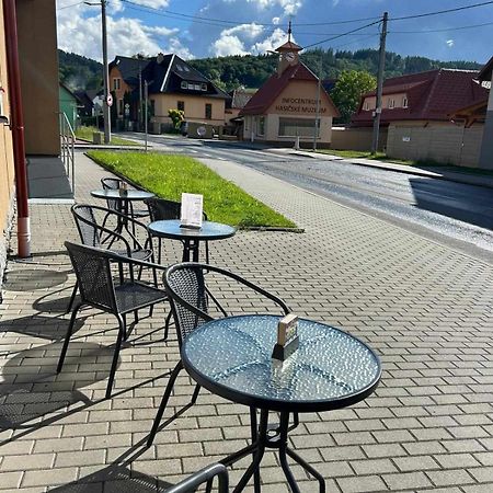 Penzion A Restaurace Na Salasi Hutisko エクステリア 写真