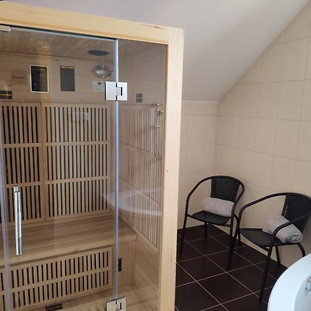 Penzion A Restaurace Na Salasi Hutisko エクステリア 写真