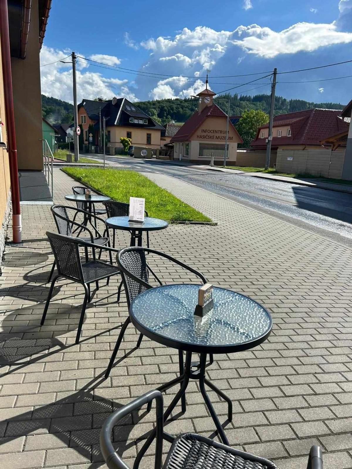 Penzion A Restaurace Na Salasi Hutisko エクステリア 写真