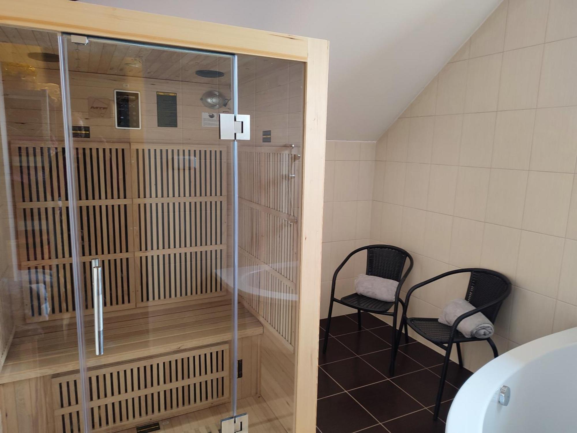 Penzion A Restaurace Na Salasi Hutisko エクステリア 写真
