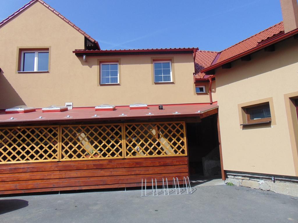 Penzion A Restaurace Na Salasi Hutisko エクステリア 写真